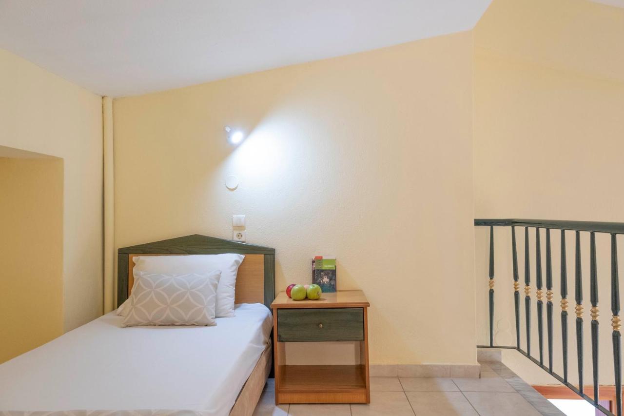 Aristides Hotel Fourka Exterior photo