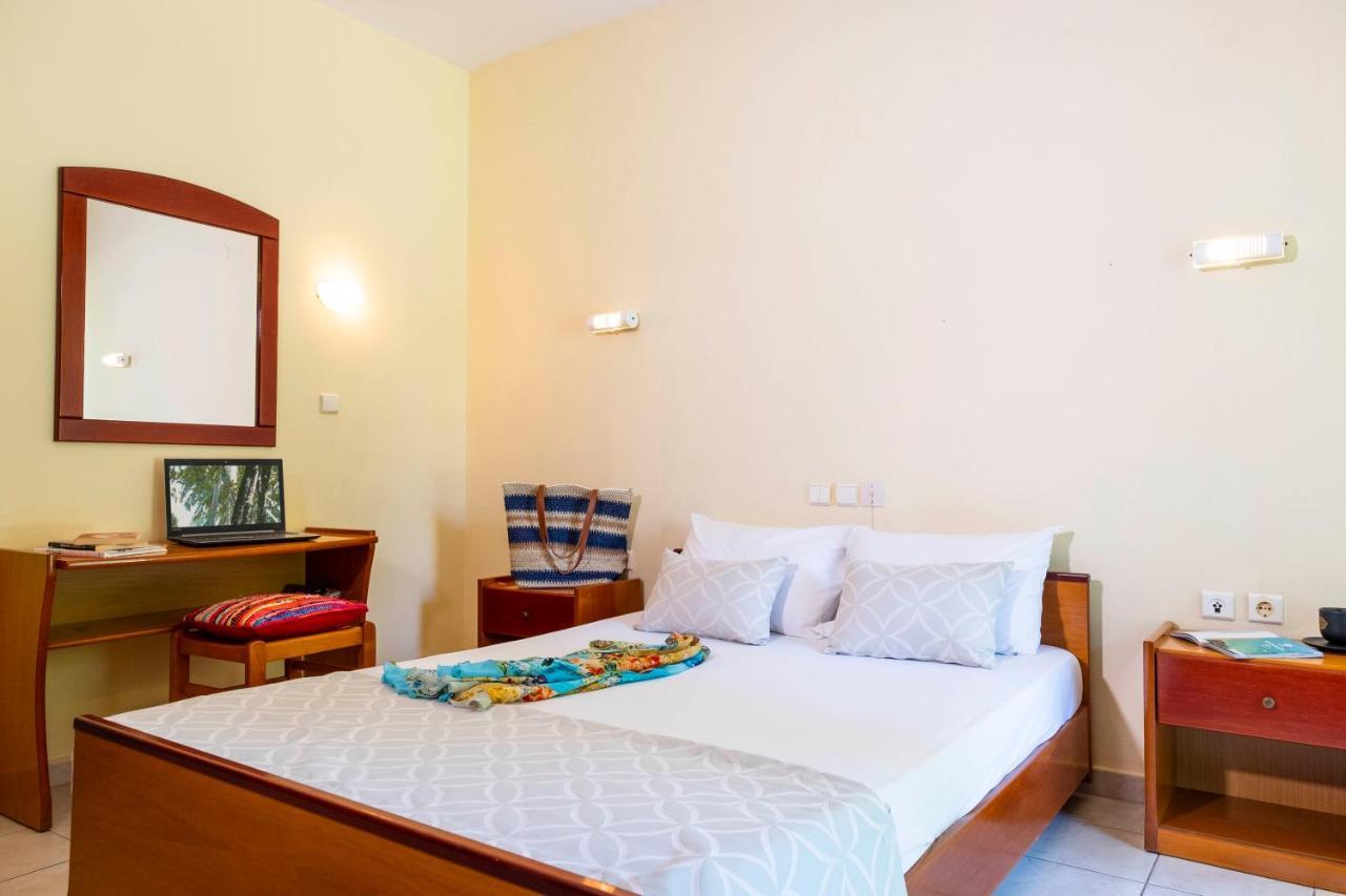 Aristides Hotel Fourka Exterior photo